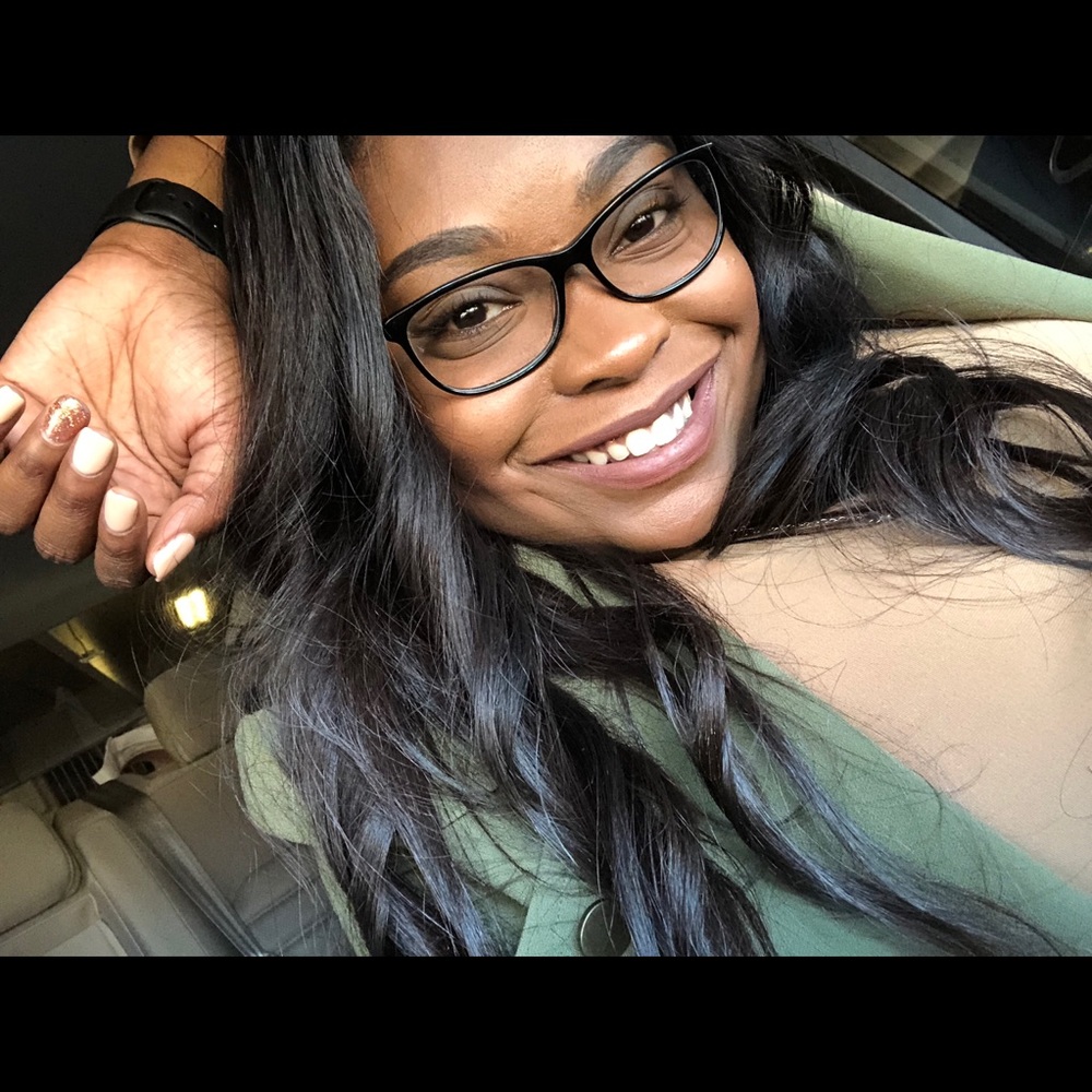 Meet your Posher, Elizabeth